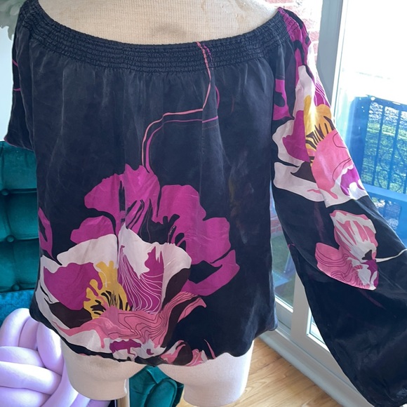 BEBE beautiful silk blouse - Picture 3 of 5